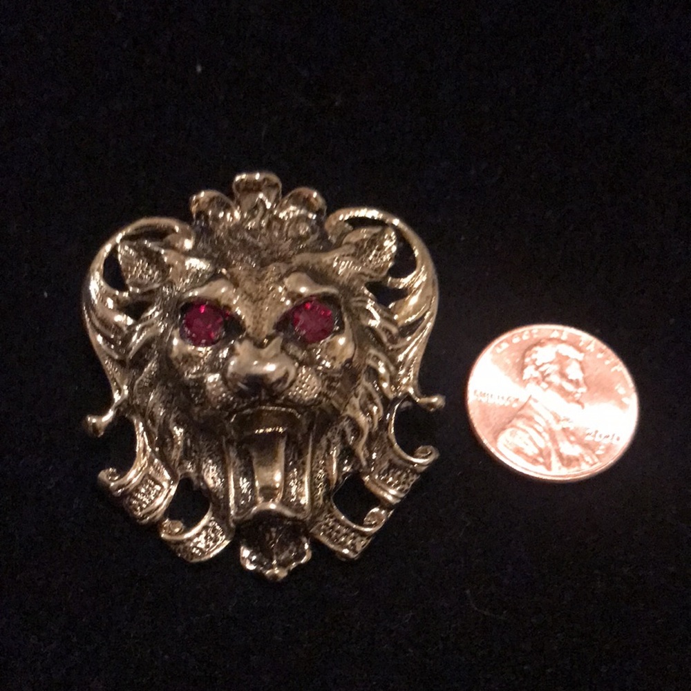 Unique Vintage Lion Brooch with Red Crystal Eyes/ mouth open - Picture 3 of 7